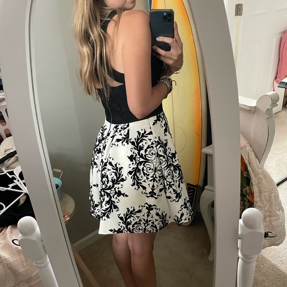 Black and white homecoming dress. - Picture 4 of 5